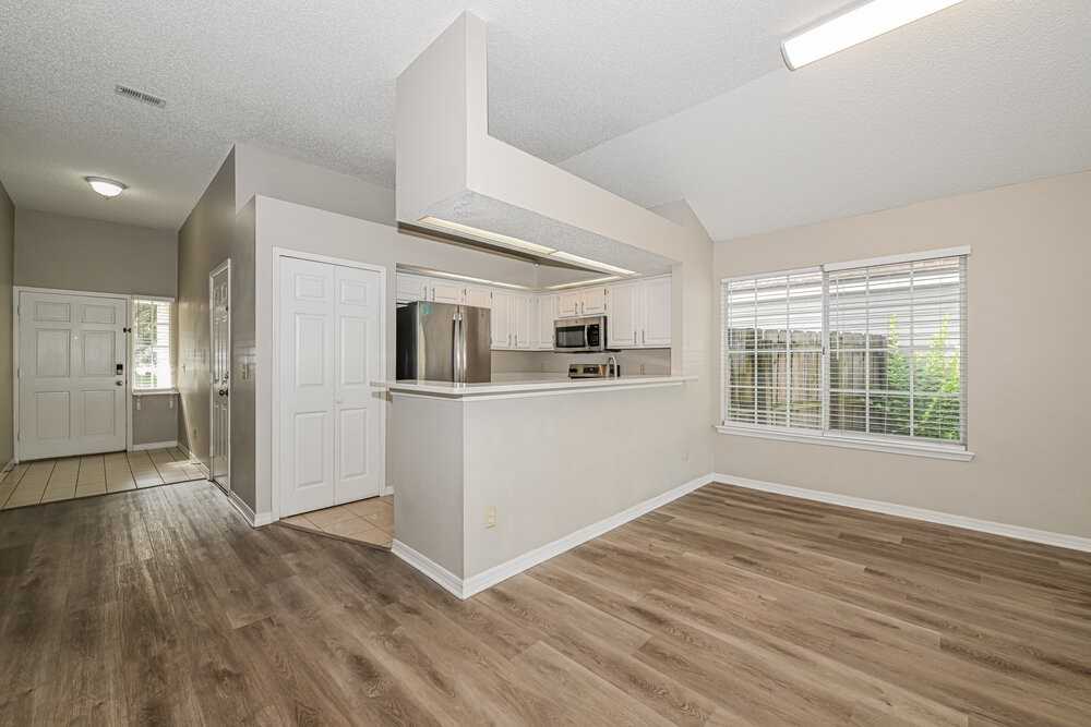 7737 Manassas Ct W - Photo 7 of 16