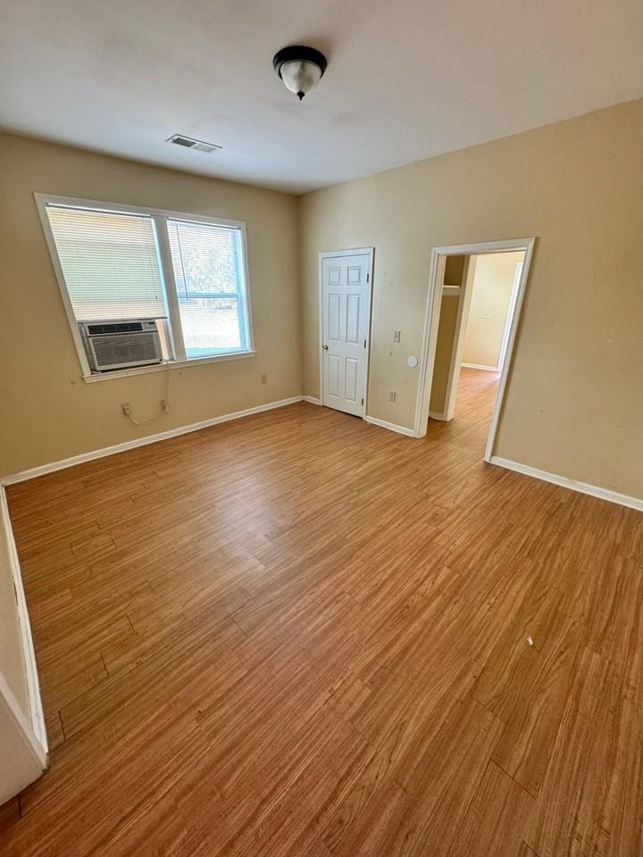 1589 Jackson Avenue #1589WEST - Photo 7 of 13