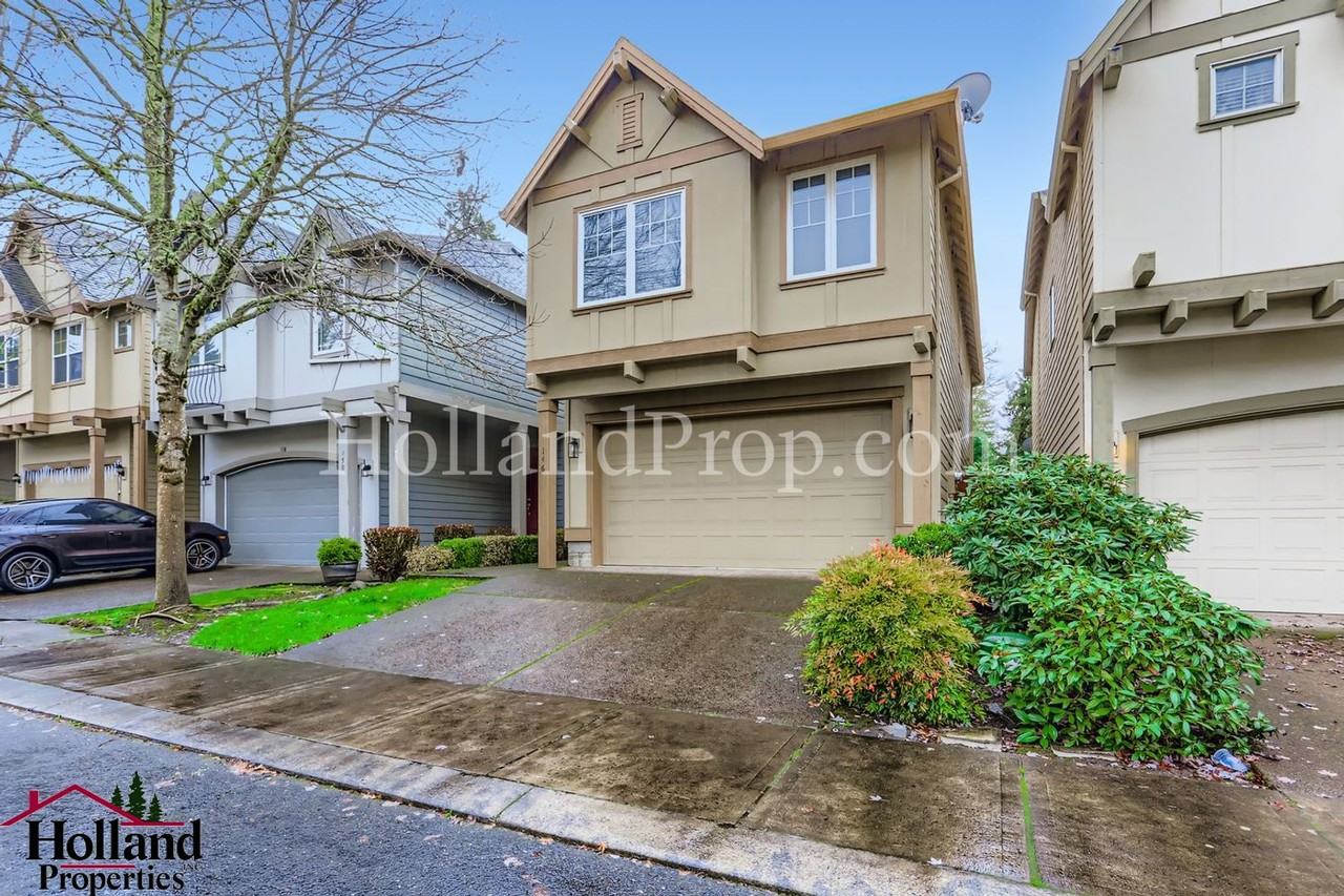 146 Northeast Stonebriar Lane