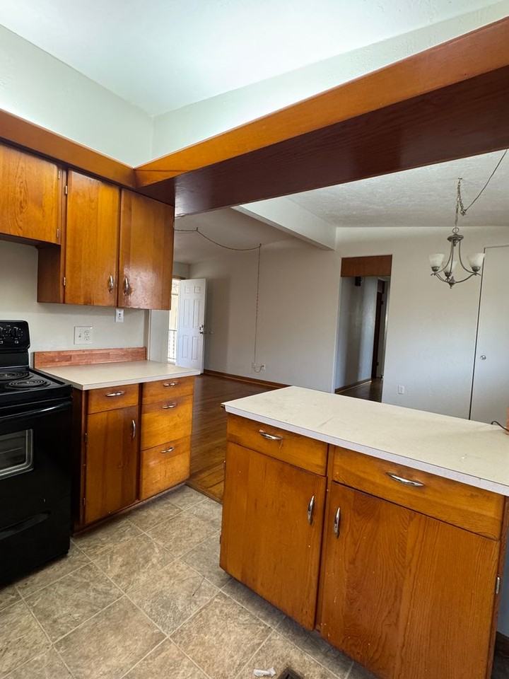 3907 Nw Denver Ave - Photo 4 of 15