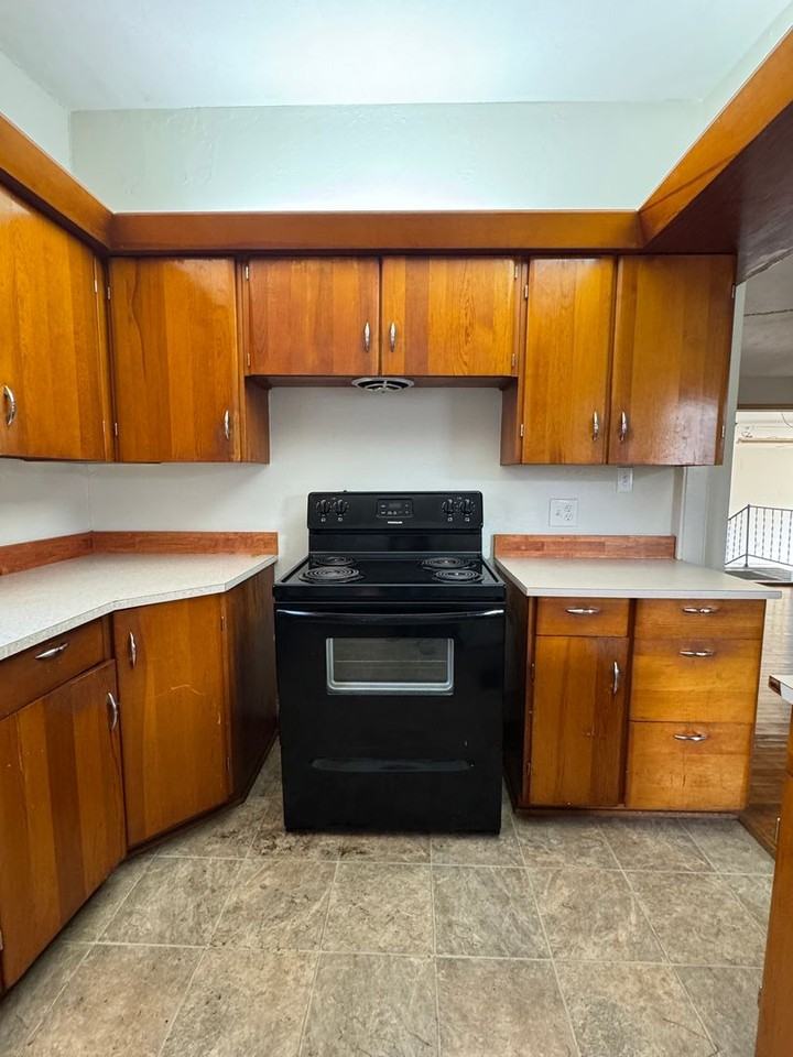 3907 Nw Denver Ave - Photo 5 of 15