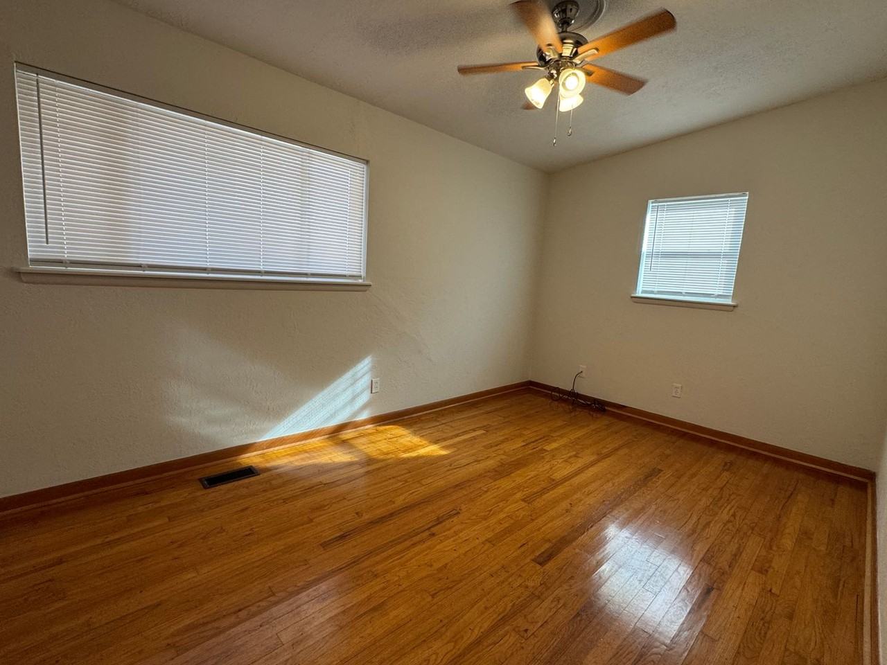 3907 Nw Denver Ave - Photo 7 of 15