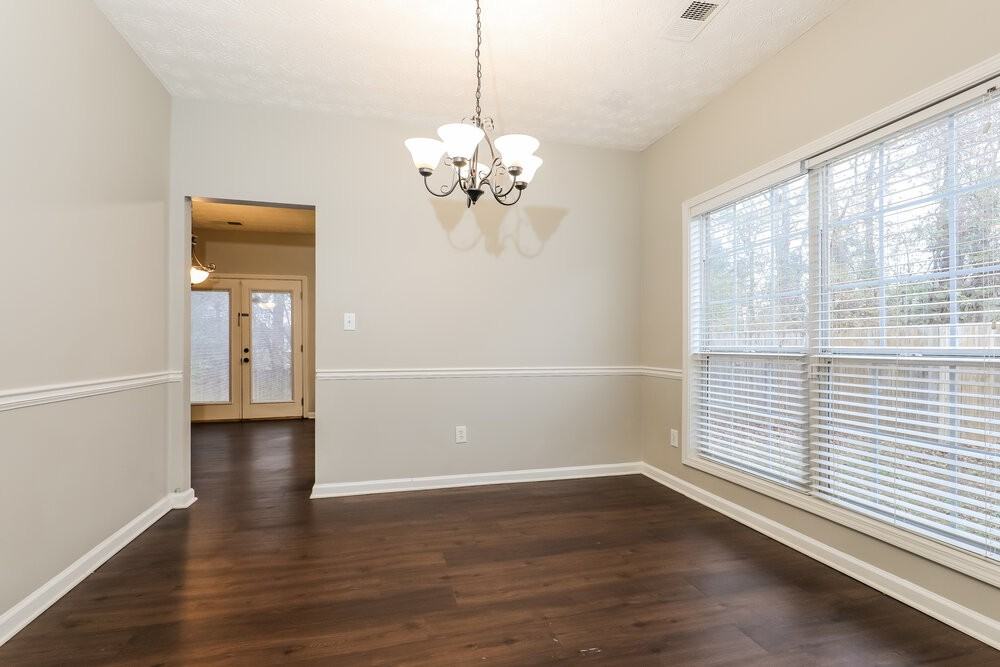 251 Winthrop Ln - Photo 5 of 17