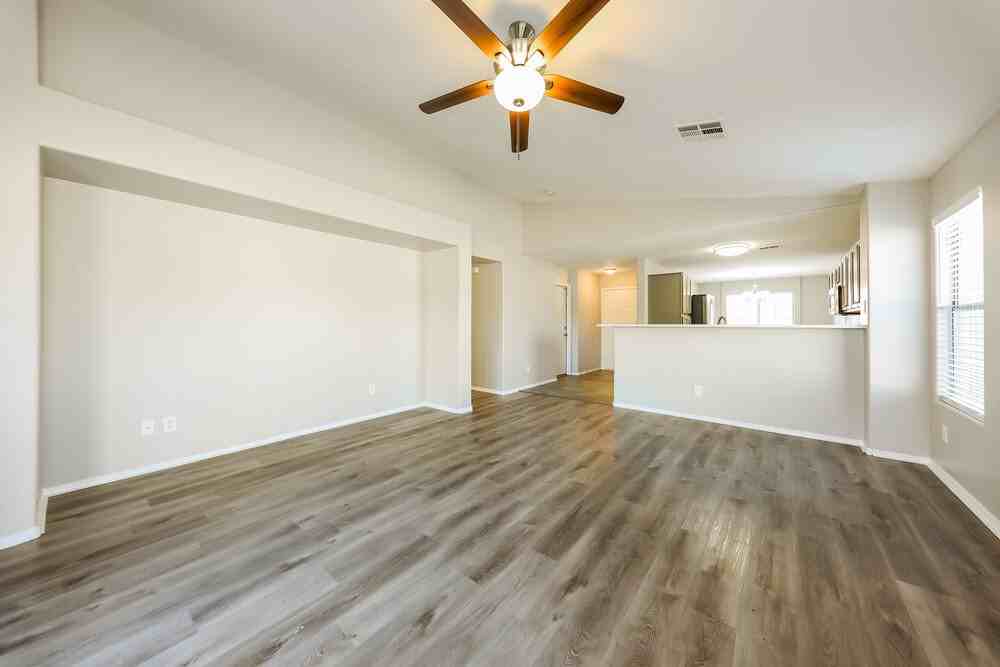 2201 S 84th Ave - Photo 5 of 16