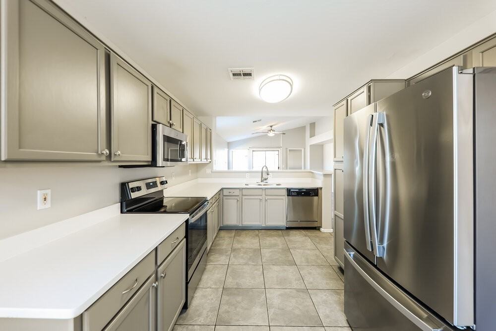 2201 S 84th Ave - Photo 7 of 16