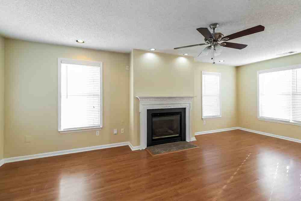 12539 Autumn Blaze Dr - Photo 5 of 17