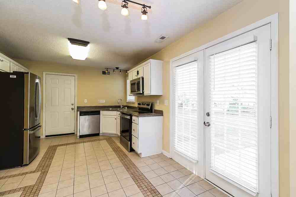 12539 Autumn Blaze Dr - Photo 7 of 17