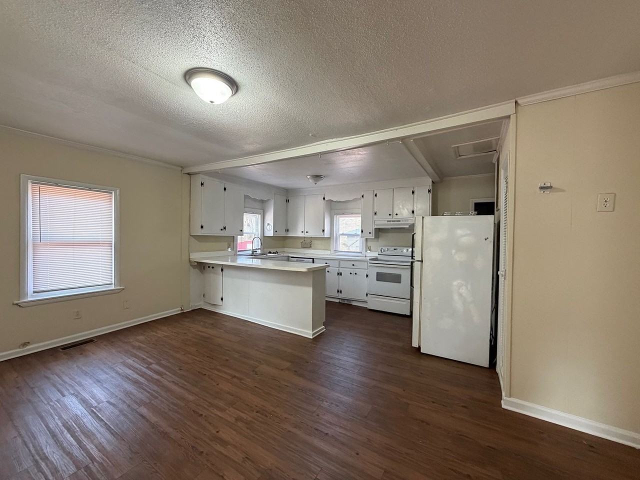 106 Adams St - Photo 2 of 10