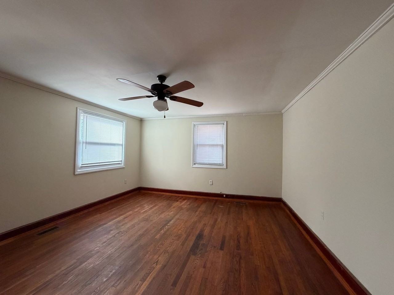 106 Adams St - Photo 4 of 10