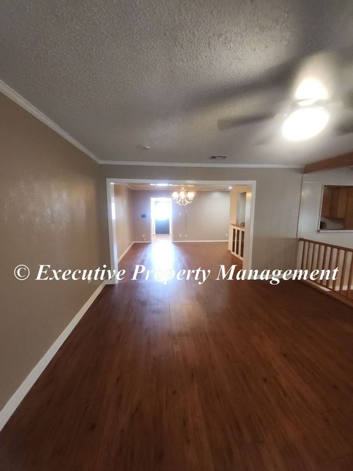 1009 Robertson Avenue - Photo 3 of 22