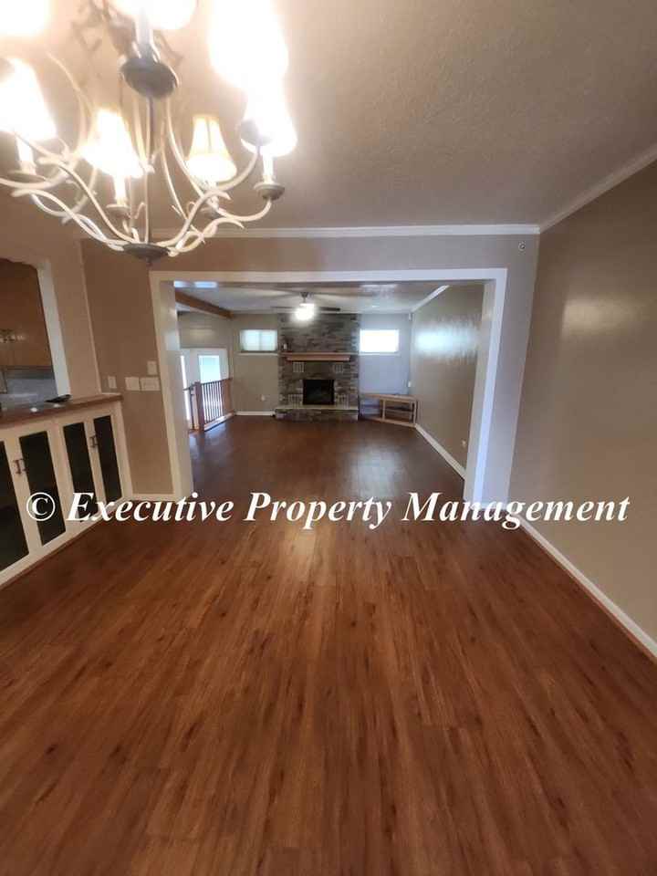 1009 Robertson Avenue - Photo 4 of 22