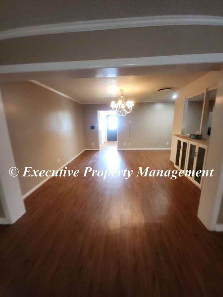 1009 Robertson Avenue - Photo 5 of 22