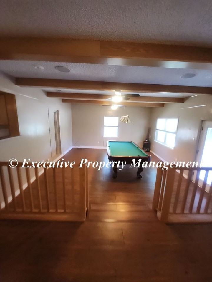 1009 Robertson Avenue - Photo 7 of 22