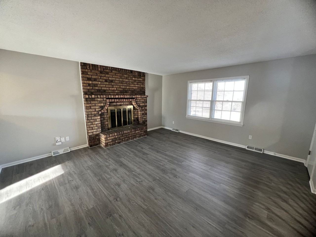 843 W Kansas St - Photo 5 of 17