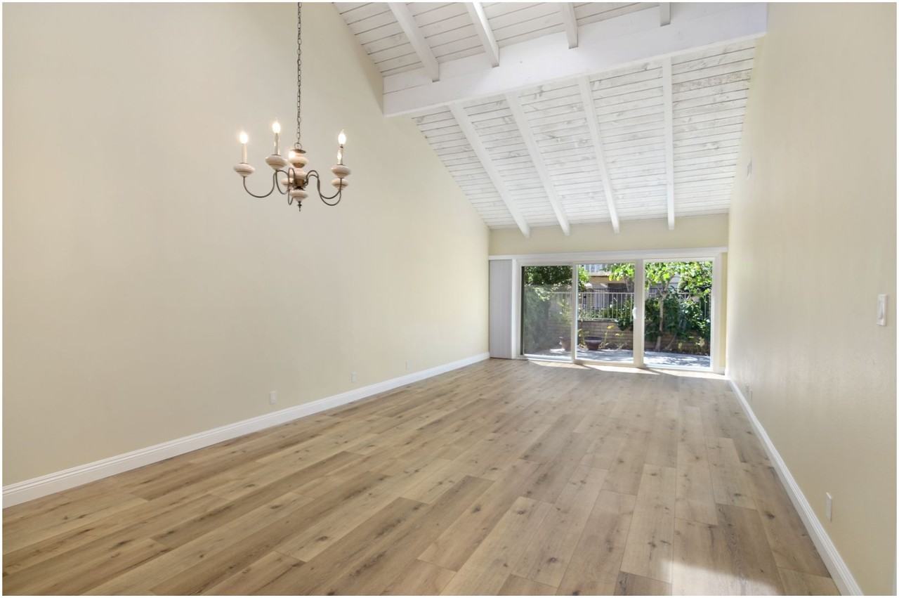 55 Oak Tree Lane - Photo 2 of 22