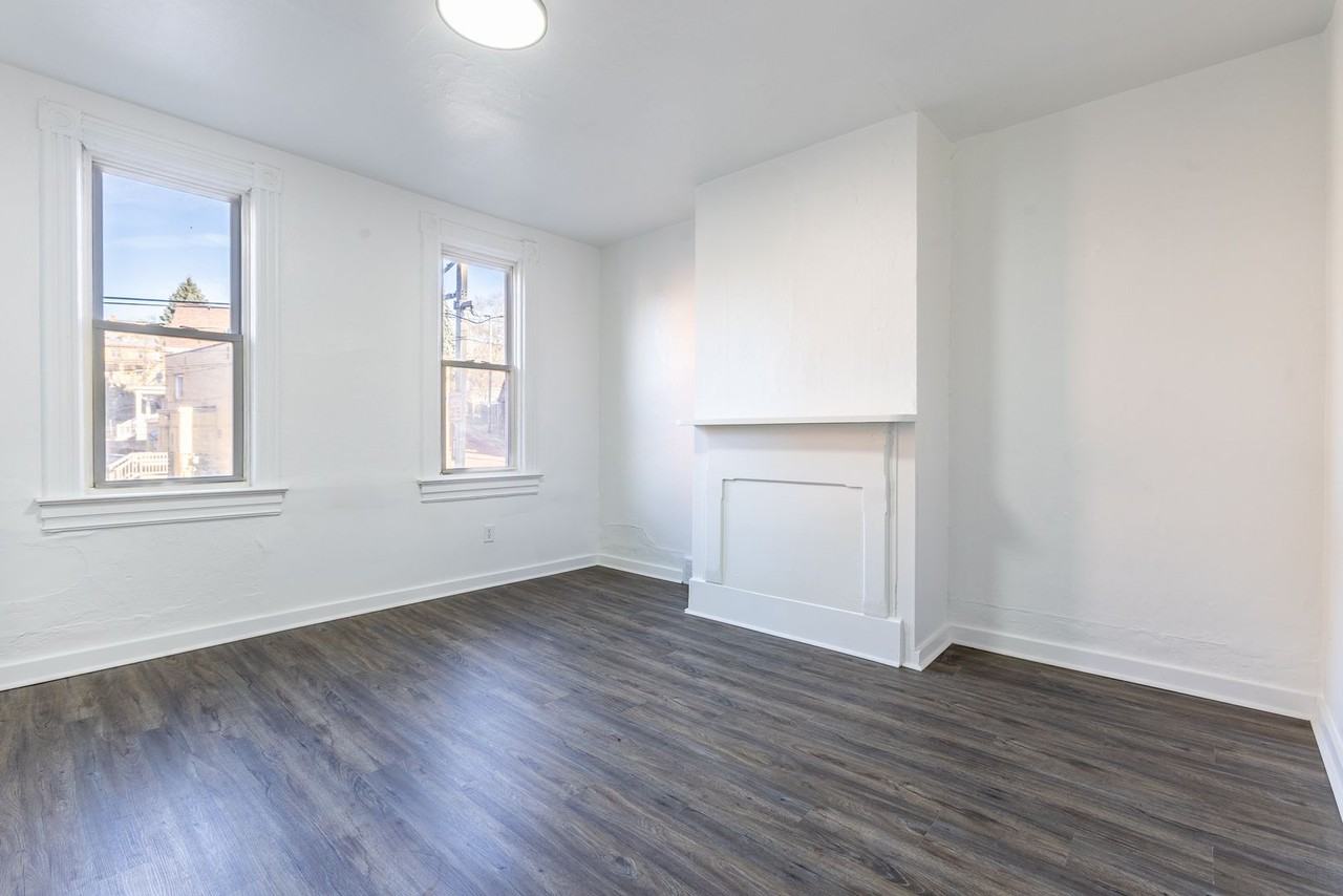 522 E Warrington Ave - Photo 4 of 27