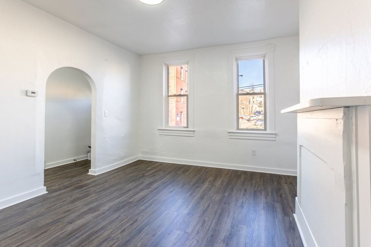 522 E Warrington Ave - Photo 5 of 27