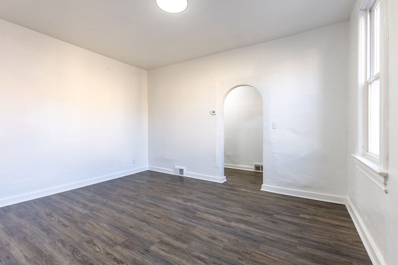 522 E Warrington Ave - Photo 6 of 27