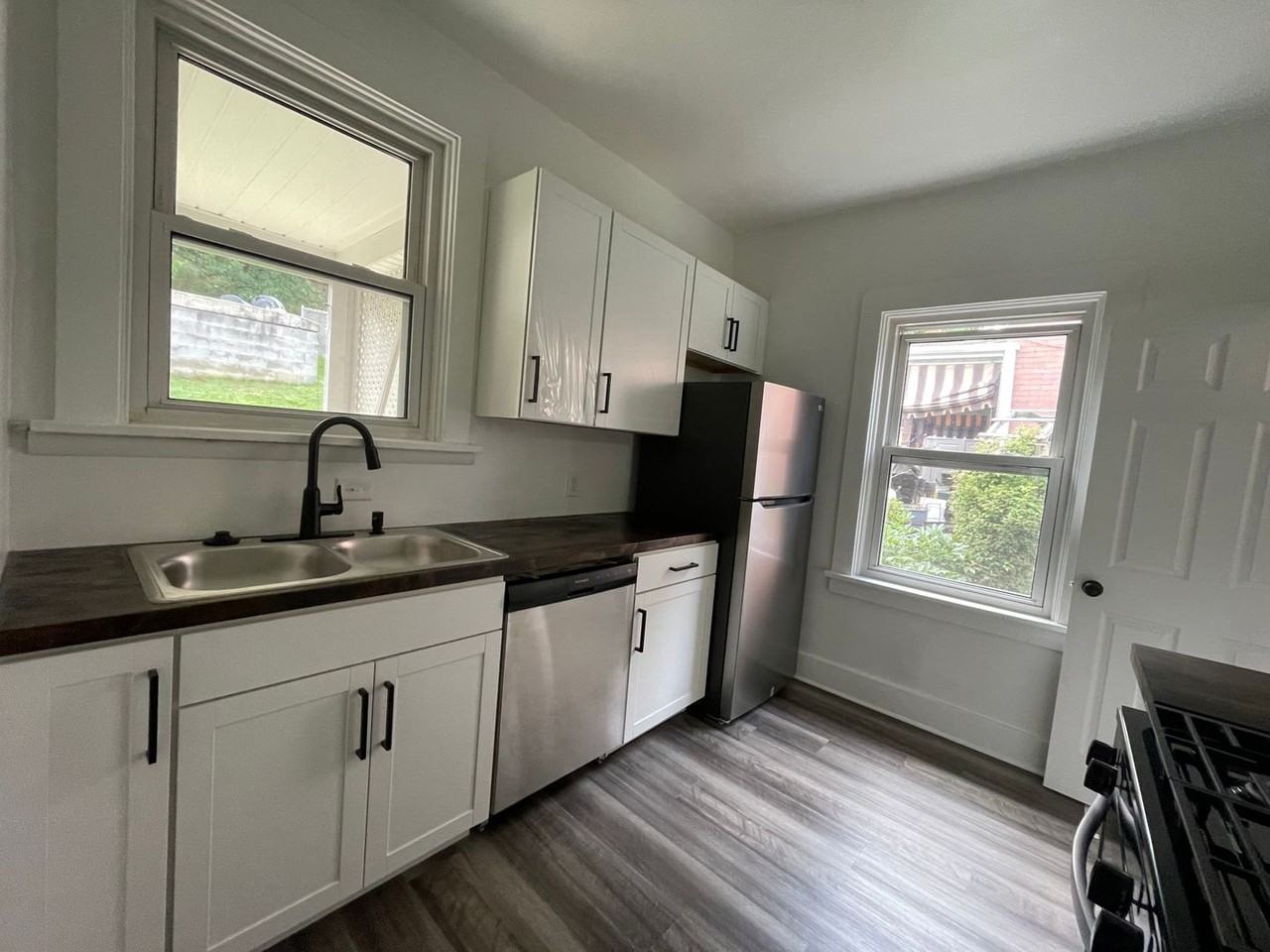 3339 Latonia Ave - Photo 4 of 38