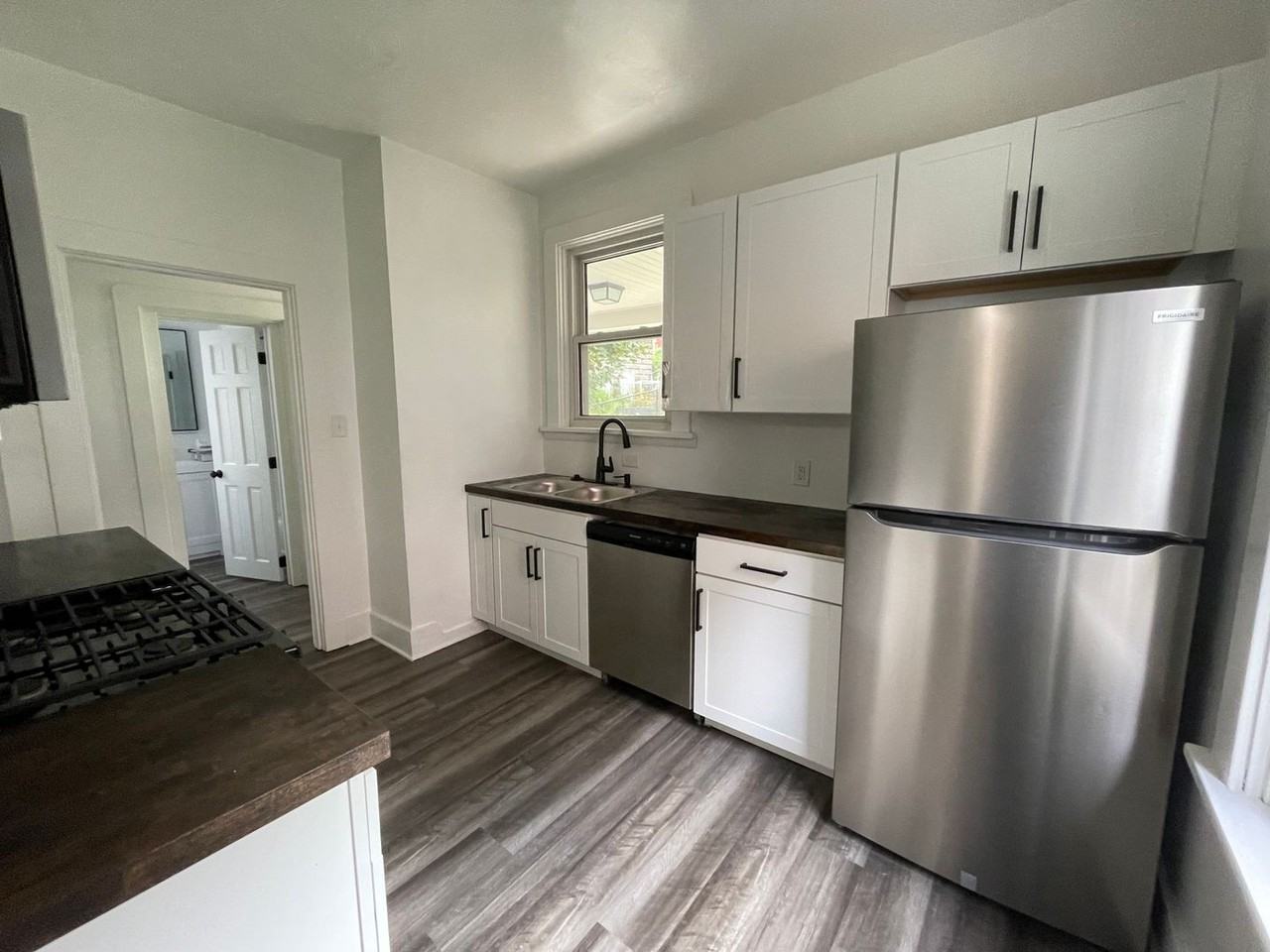 3339 Latonia Ave - Photo 6 of 38