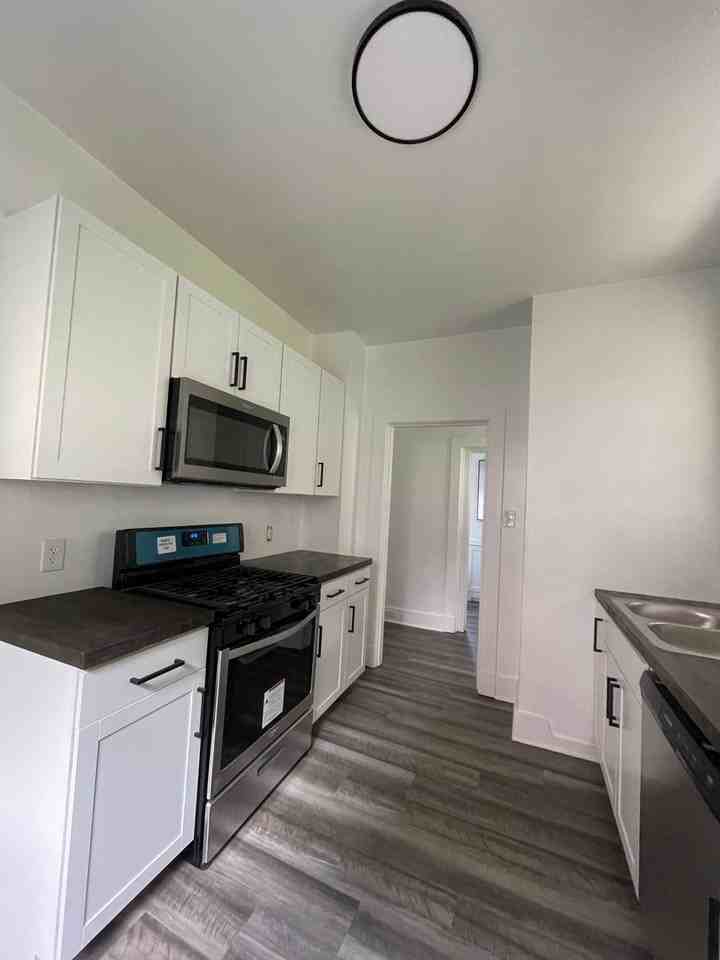 3339 Latonia Ave - Photo 5 of 38