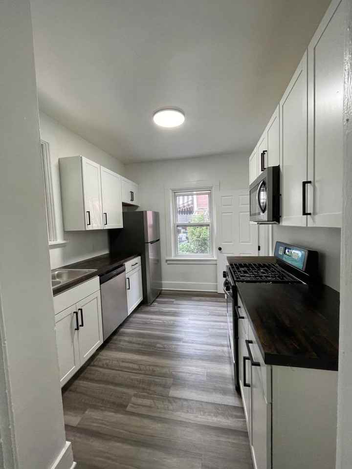 3339 Latonia Ave - Photo 6 of 38