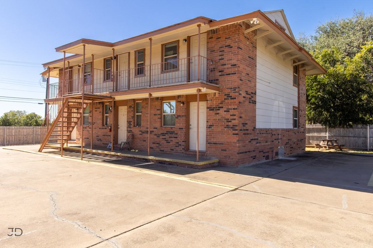 1704 Fairfax Avenue #6 - Photo 2 of 15