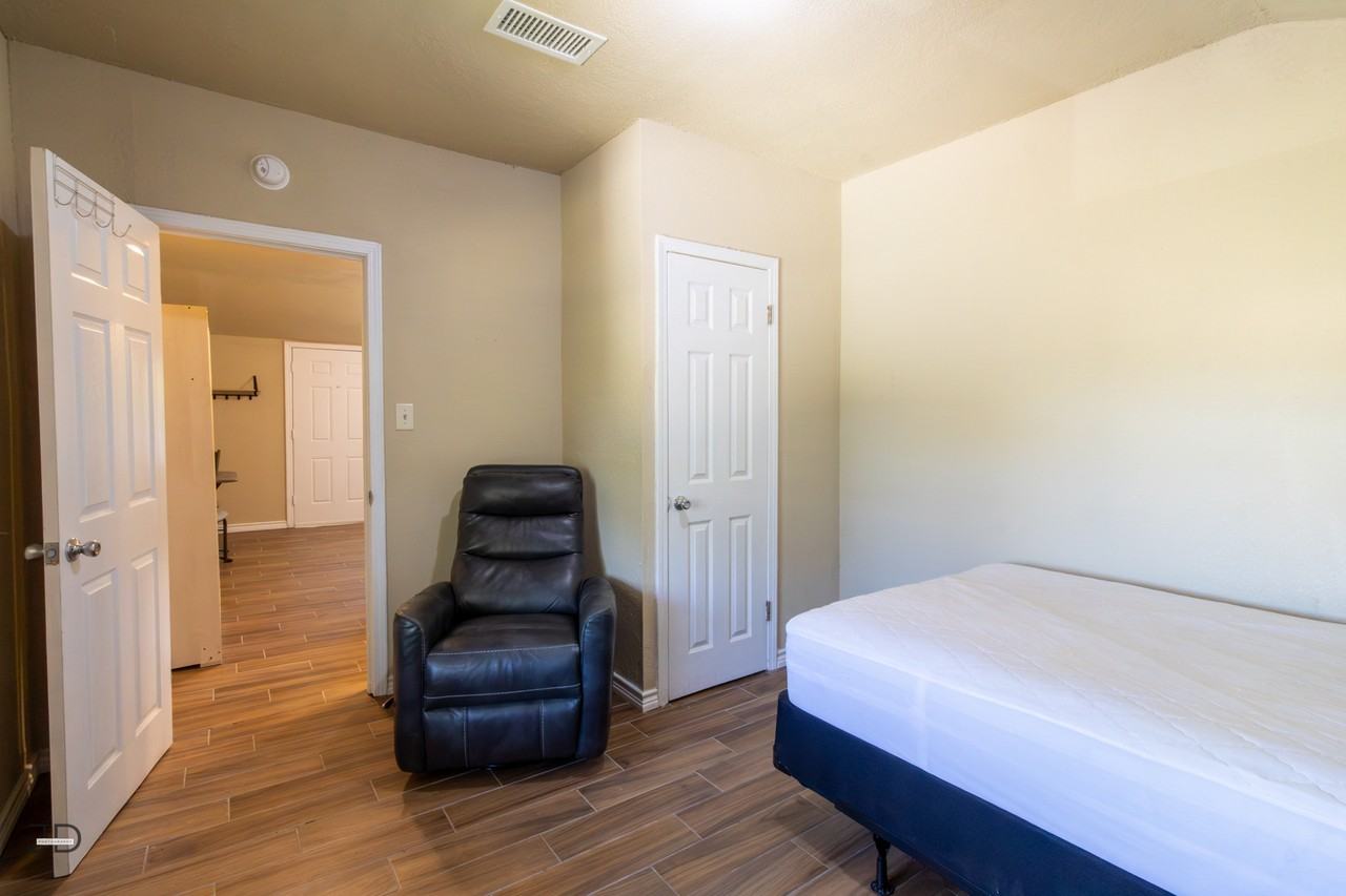 1704 Fairfax Avenue #6 - Photo 4 of 15