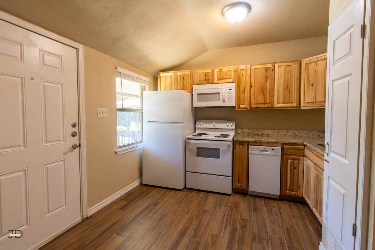 1704 Fairfax Avenue #6 - Photo 7 of 15