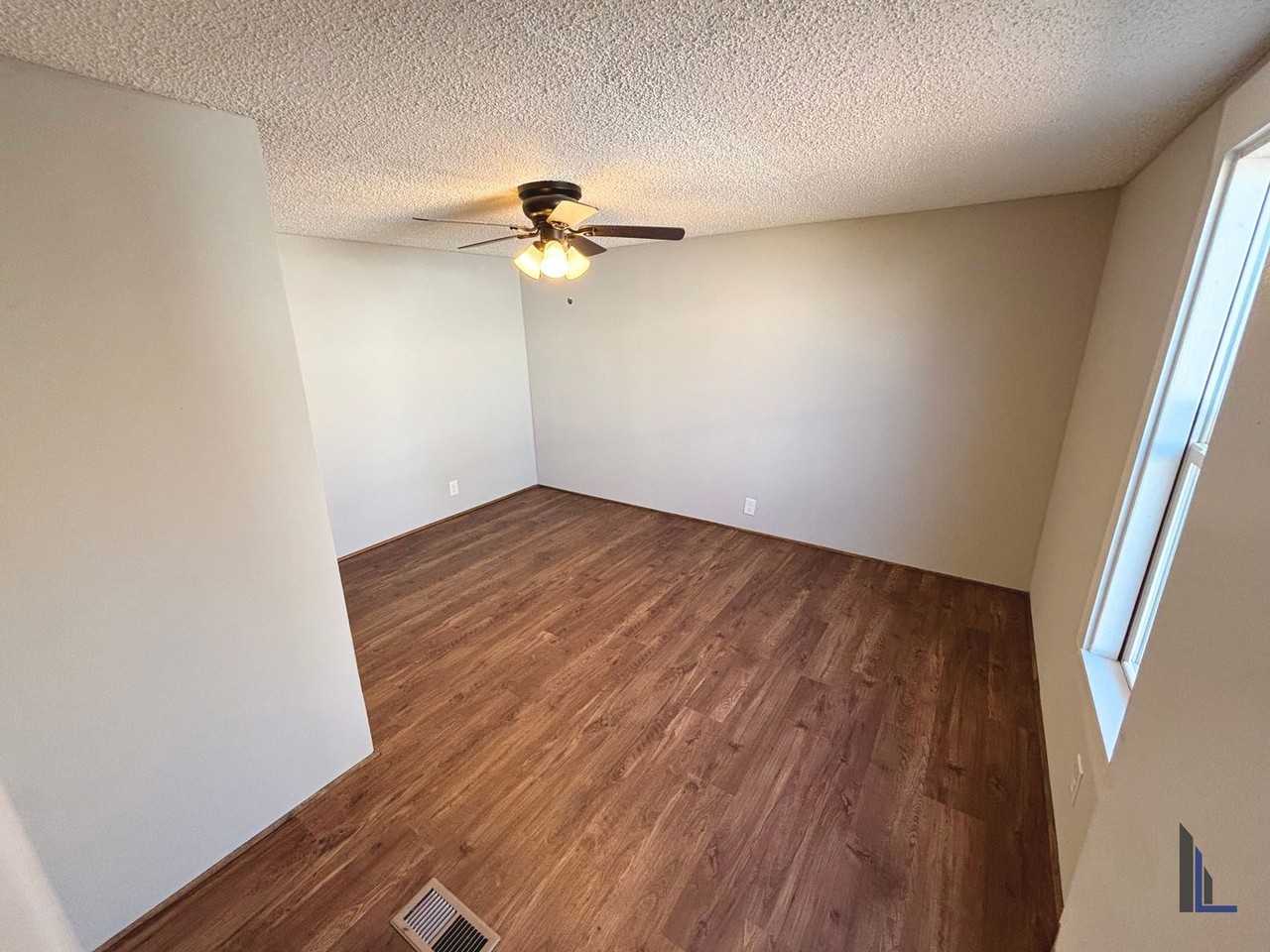 105 Cypress St - Photo 6 of 13