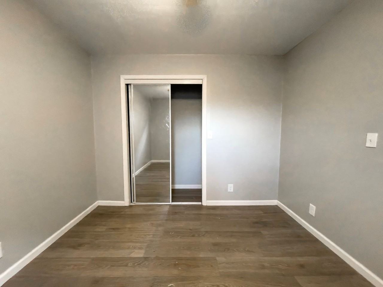 1814 W 7th St - Photo 4 of 12