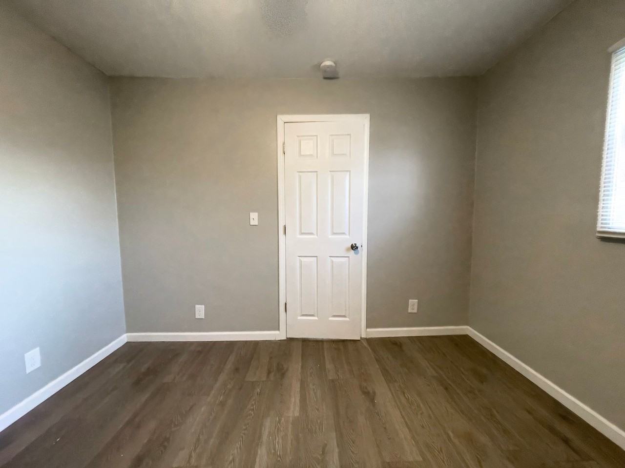 1814 W 7th St - Photo 5 of 12