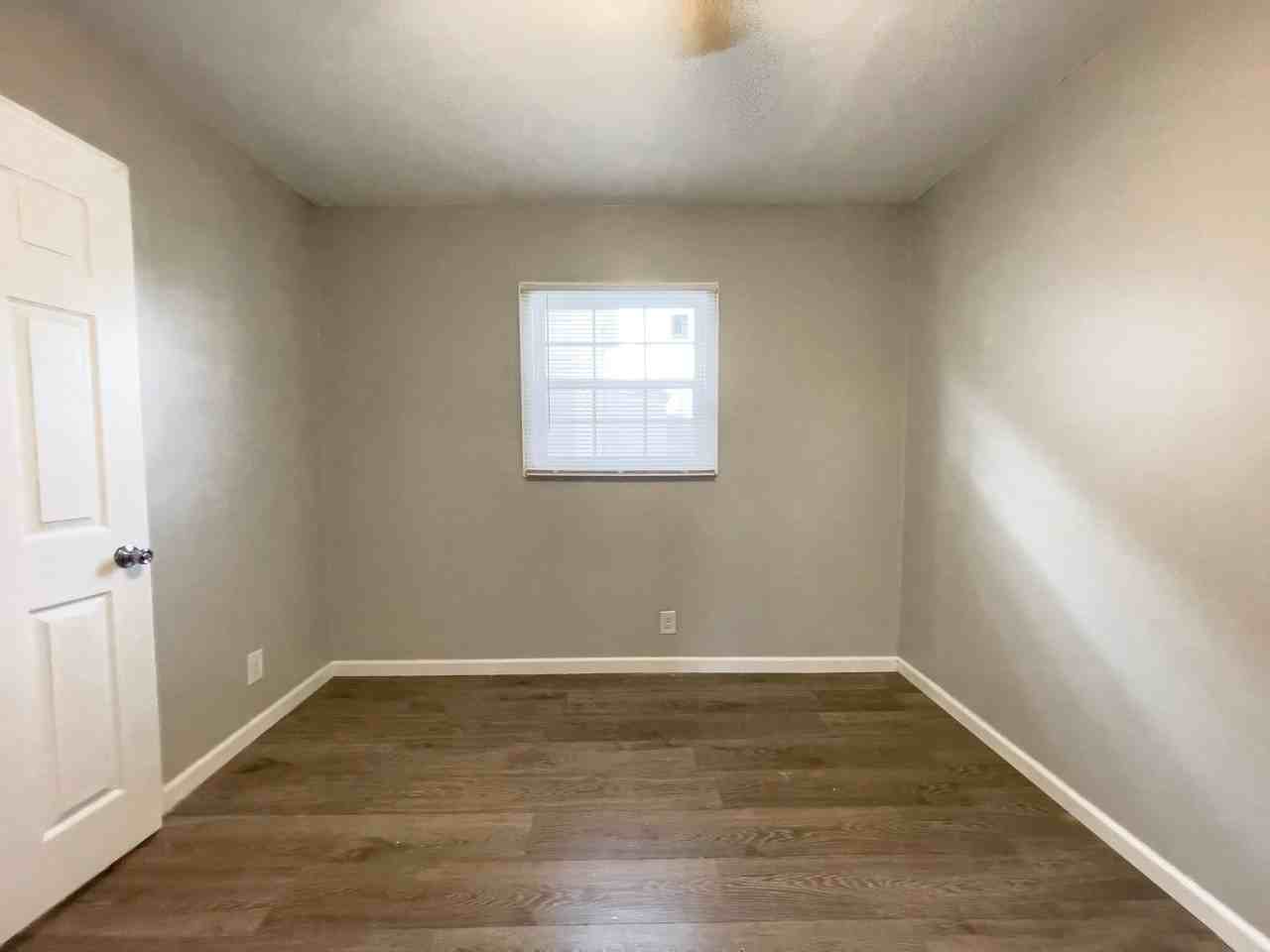 1814 W 7th St - Photo 6 of 12