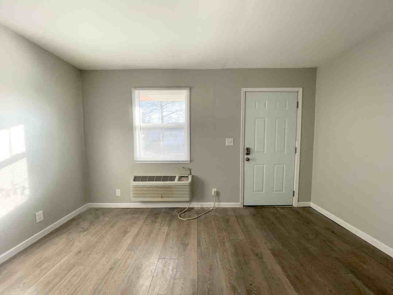 1814 W 7th St - Photo 7 of 12