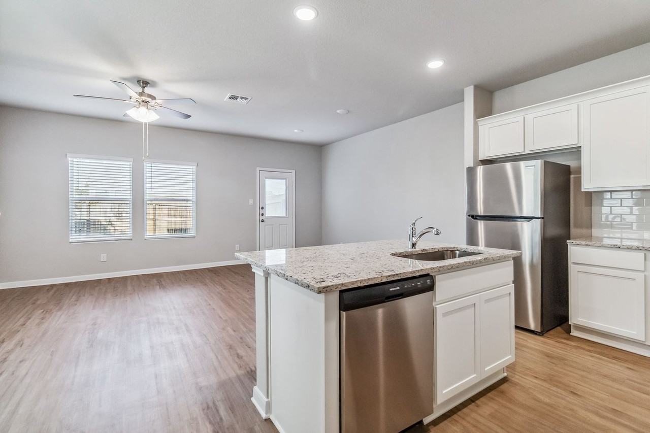 3915 Hedwig Road #101 - Photo 5 of 31