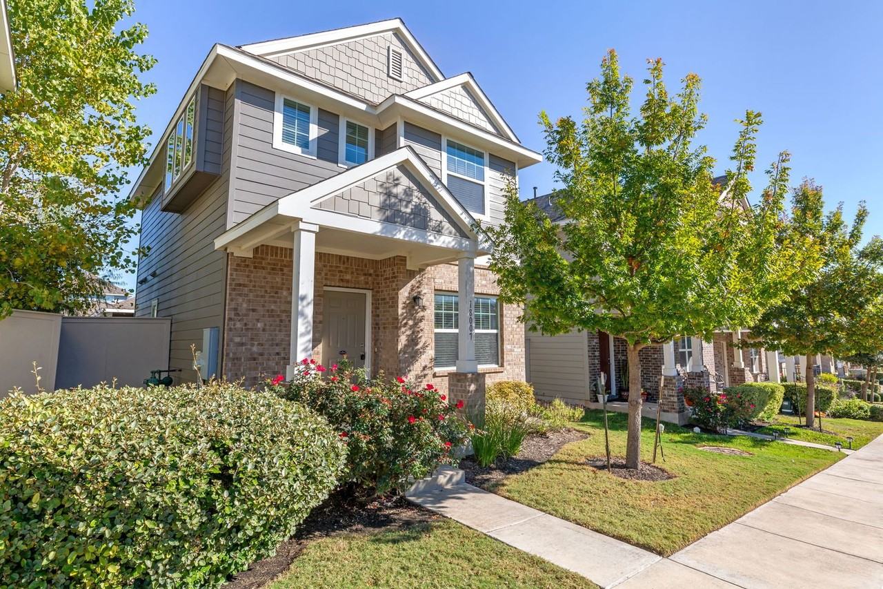 18007 Malnati Drive - Photo 3 of 40