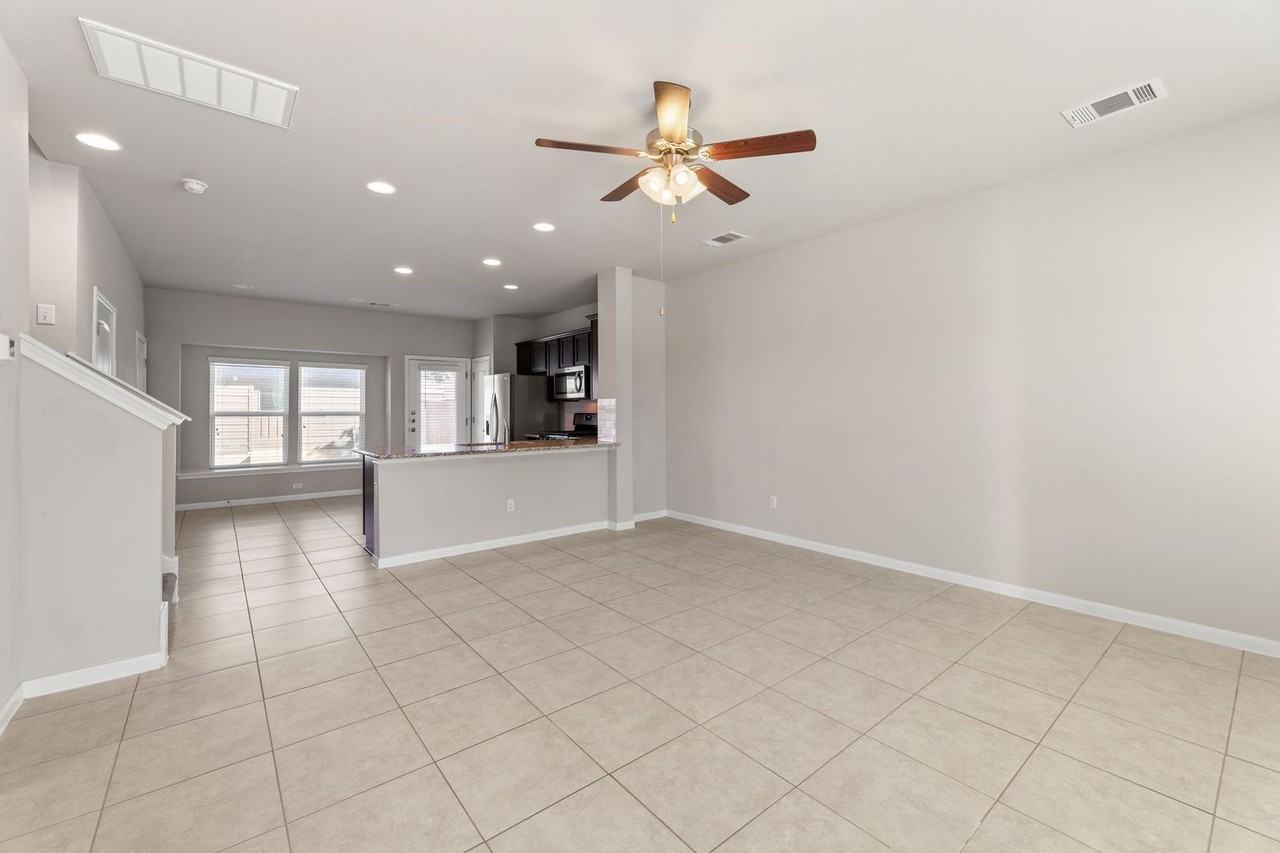 18007 Malnati Drive - Photo 7 of 40