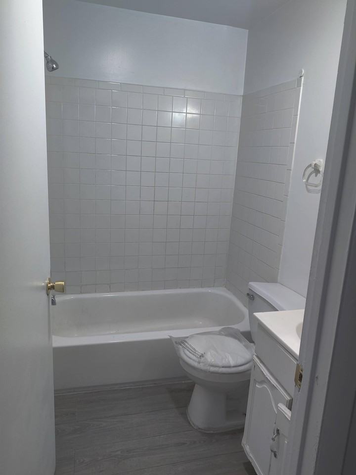 906 N 42nd St #1 - Photo 6 of 7