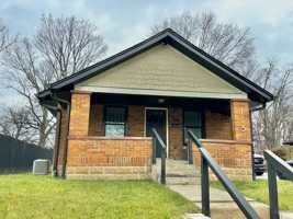 featured image of 113 E Southern Dr #1