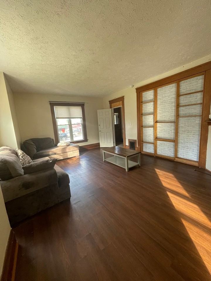 1121 Packard Street - Photo 4 of 35