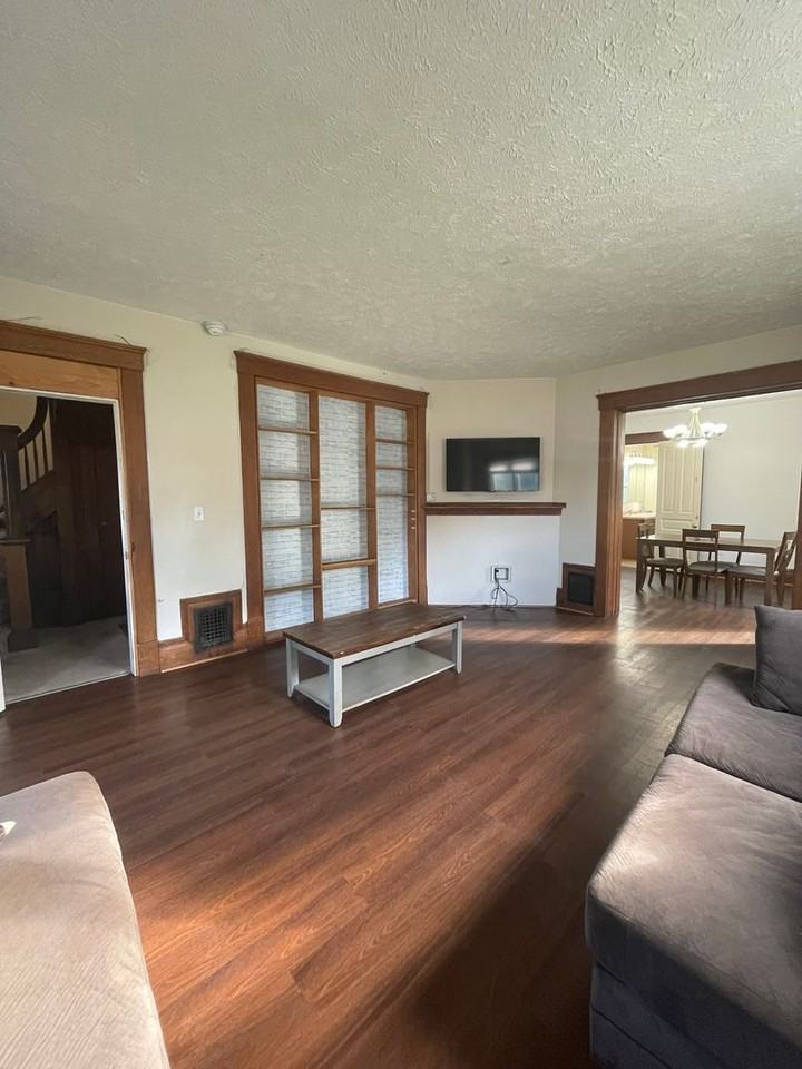 1121 Packard Street - Photo 5 of 35