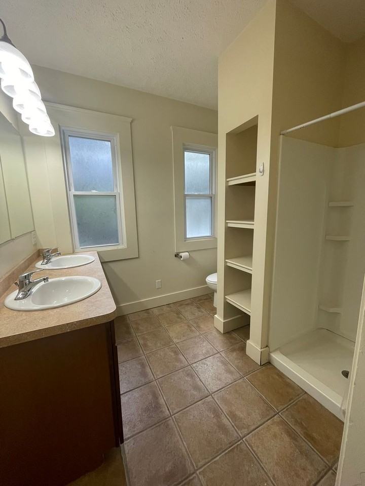 1121 Packard Street - Photo 7 of 35