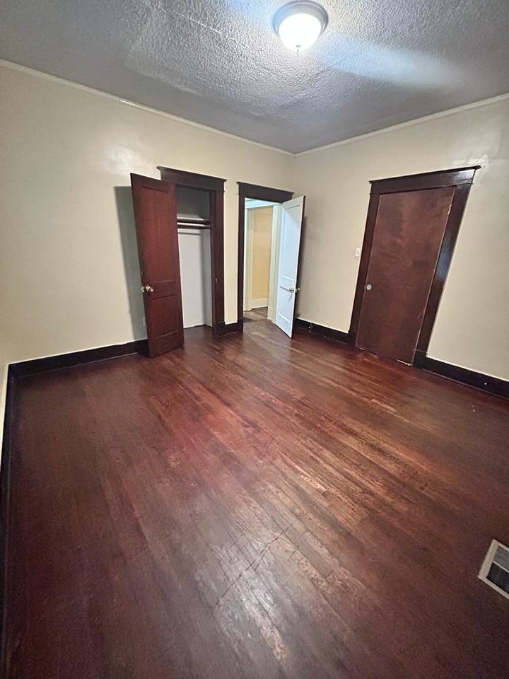 1378 South Parkway East #1 - Photo 3 of 18