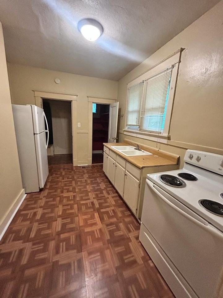 1378 South Parkway East #1 - Photo 4 of 18