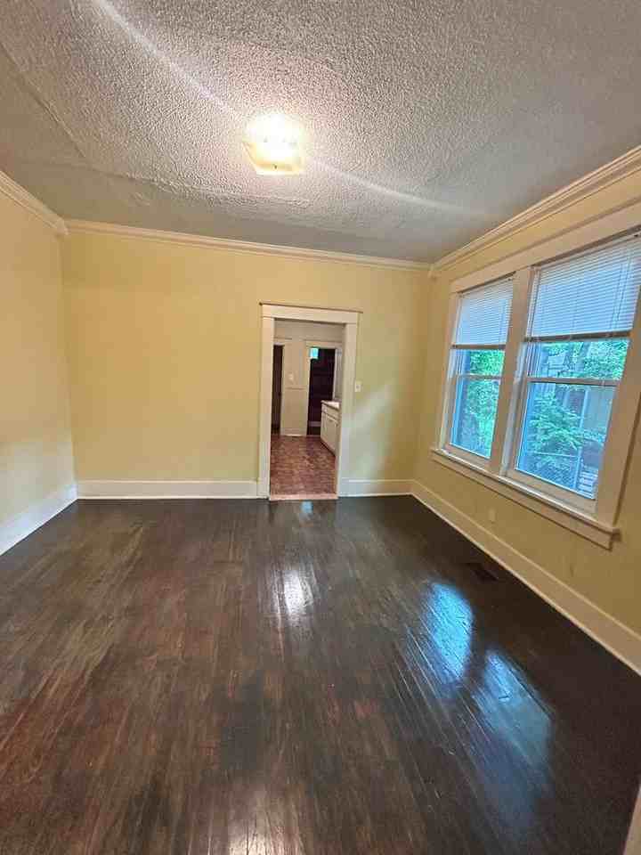 1378 South Parkway East #1 - Photo 5 of 18