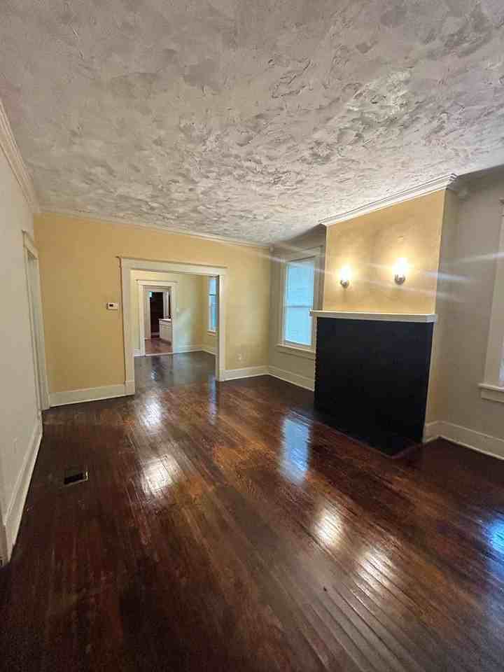 1378 South Parkway East #1 - Photo 7 of 18