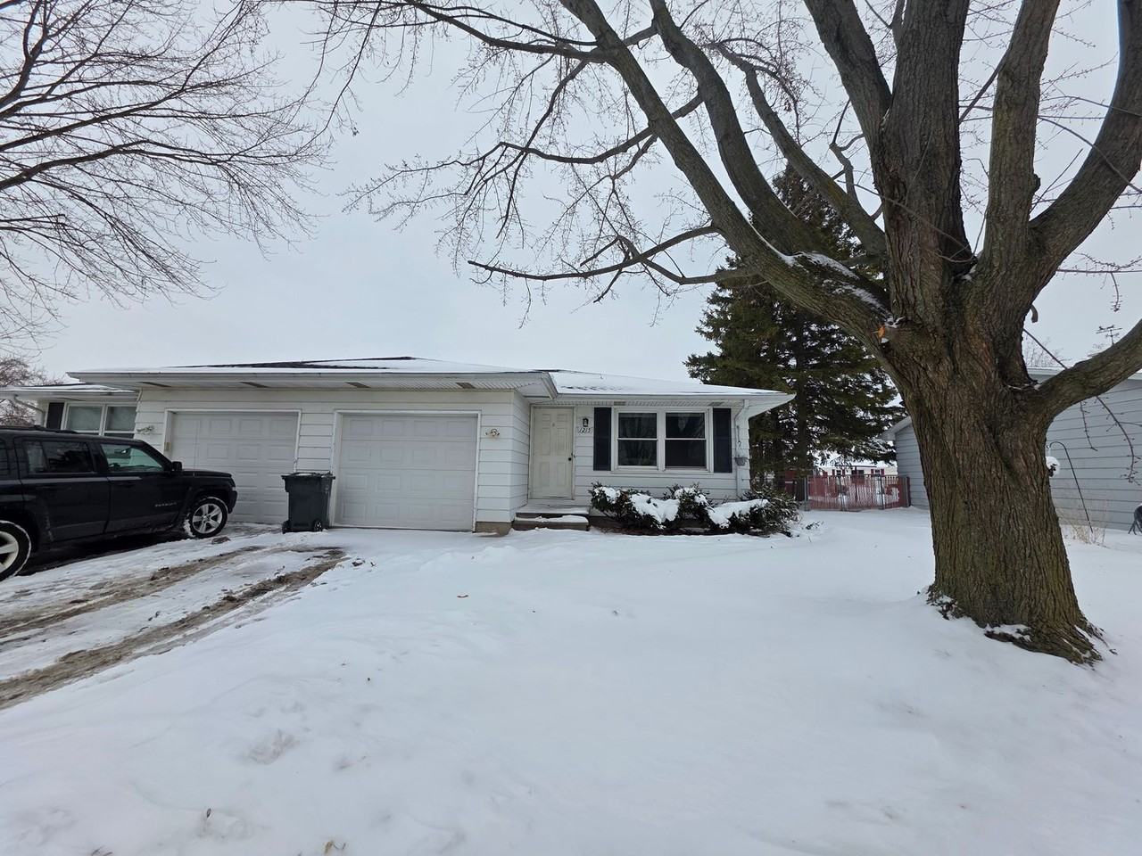 1213 S Erie St - Photo 2 of 20