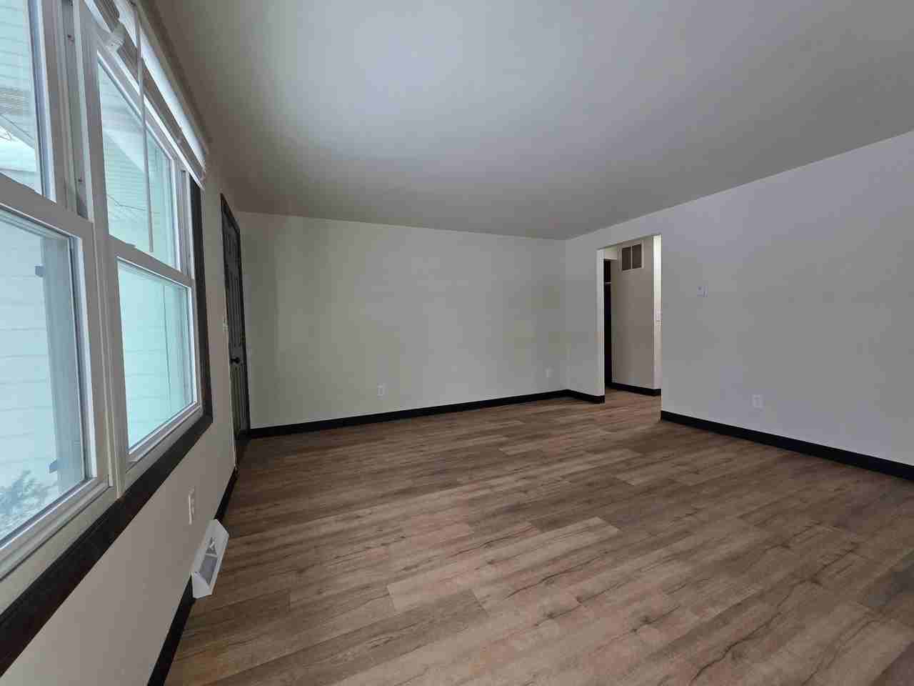 1213 S Erie St - Photo 3 of 20