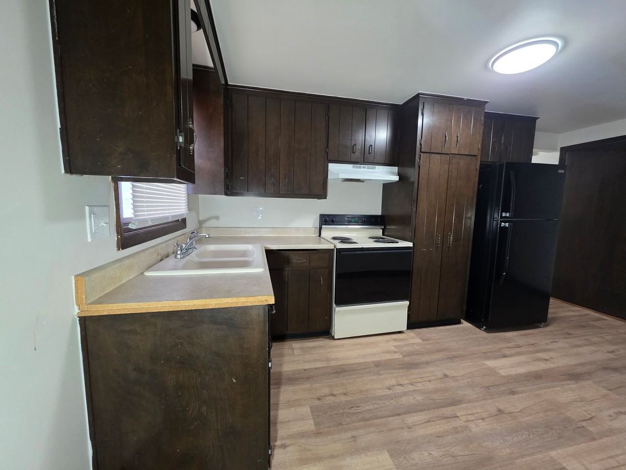 1213 S Erie St - Photo 5 of 20