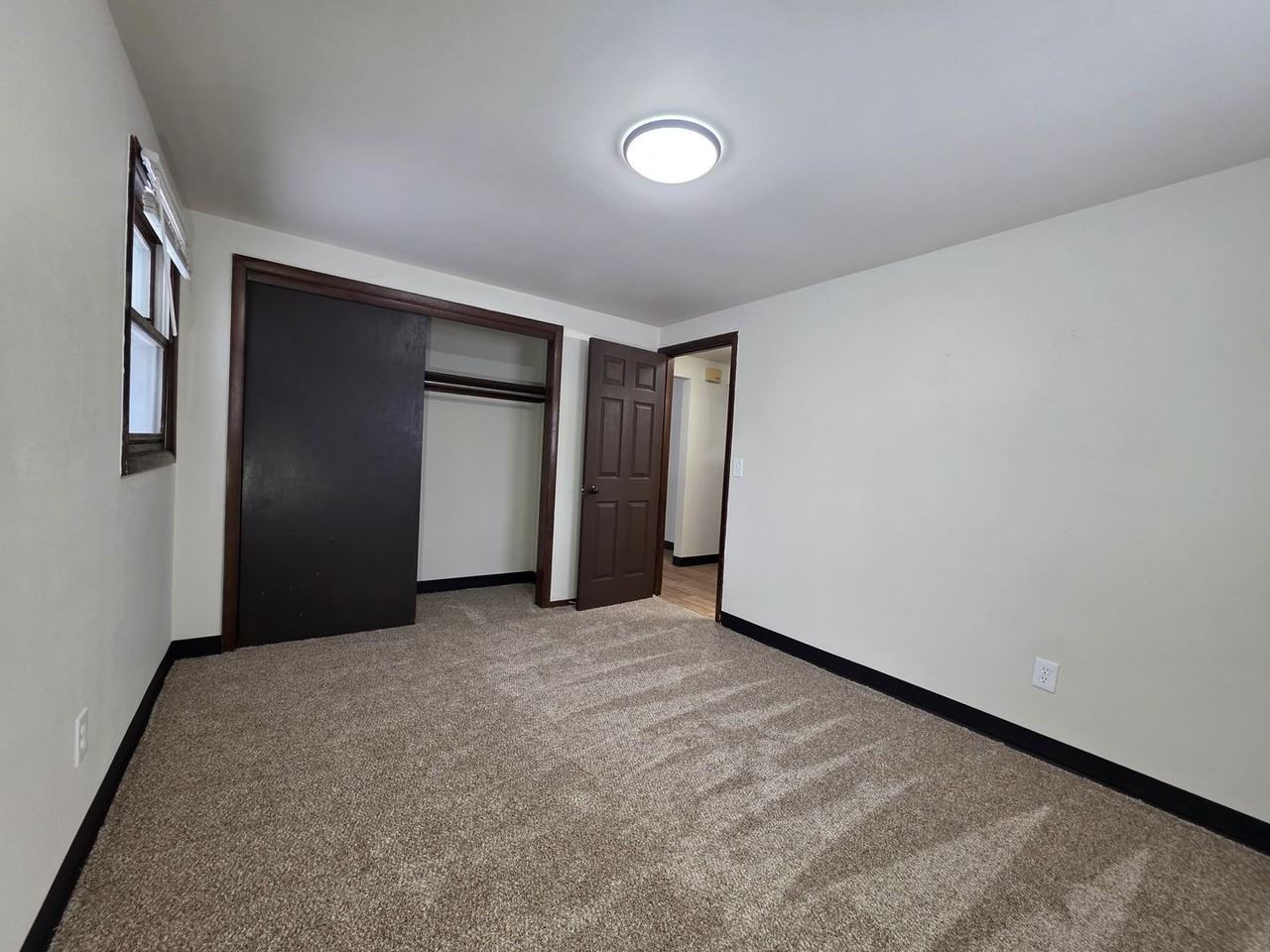 1213 S Erie St - Photo 6 of 20